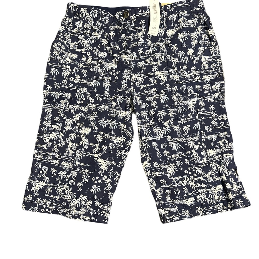 Chico’s Fitigues Shorts Tonal Palms pattern